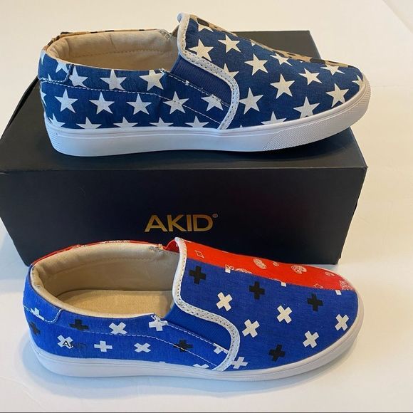 AKID Kids slip on sneaker’s Blue and Red Multi Bandana & Star size 5Y Unique - Picture 5 of 9